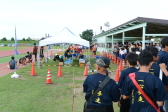 大会終了後に飯塚翔太選手らが所属するミズノトラッククラブが同じ会場で練習を行い、大会参加者たちが練習を見学していた