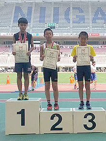 第33回全国小学生交流大会新潟県予選会ジャベリックボールスローで優勝した「三条ジュニア」所属の渡辺莉亜寿(リアス)